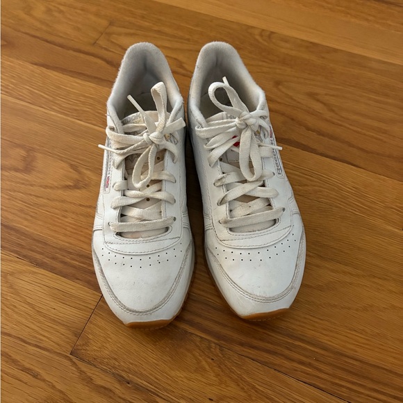 White Reebok shoes - Picture 2 of 4